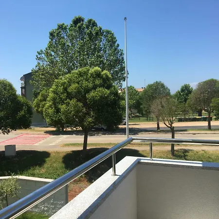 Holly Apartment
